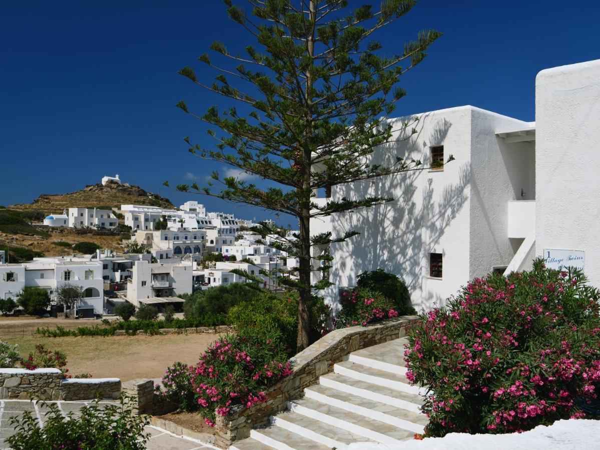 Village Twins 1 Chora  Luaran gambar