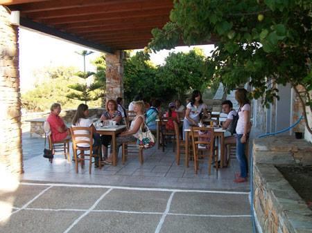 Village Twins 1 Chora  Luaran gambar