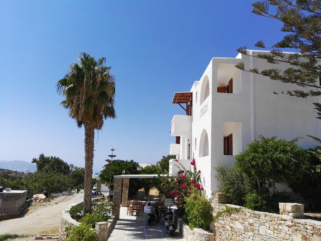 Village Twins 1 Chora  Luaran gambar